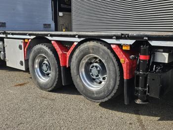 FH 16.650 8x4 / HIAB 105 t/m CRANE / KRAN